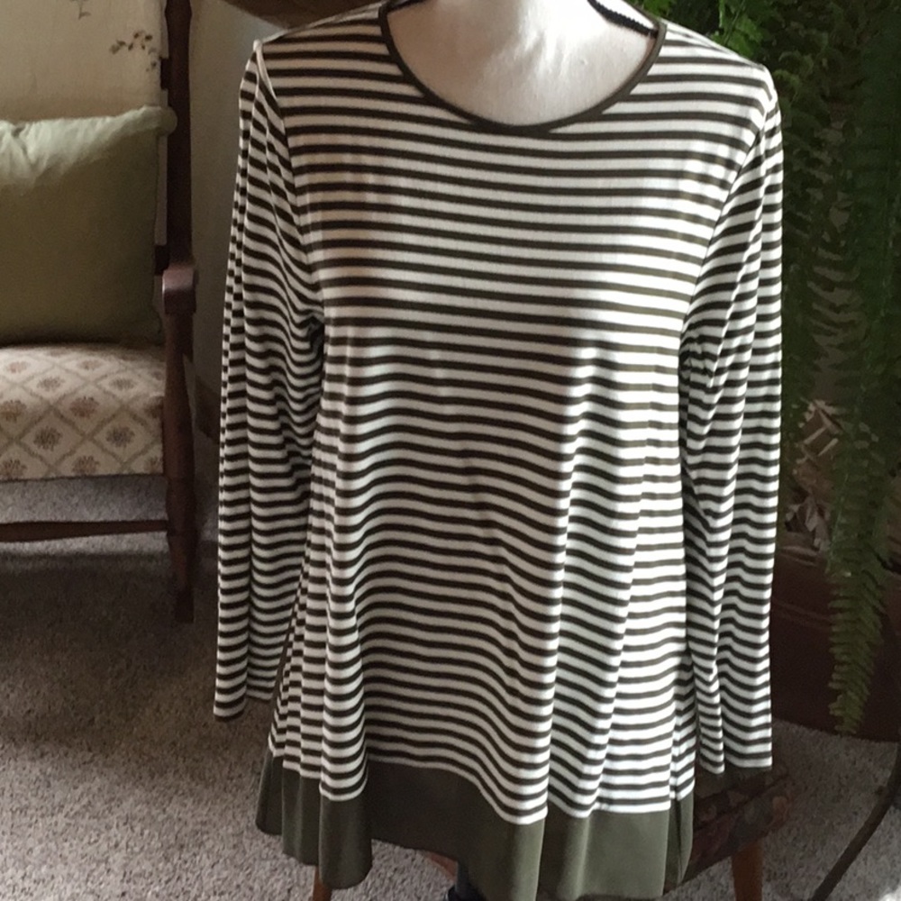 NWOT Chico’s Scoop NeckTop